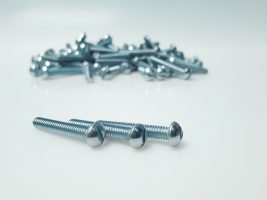 Domotique_DIY_:_comment_sélectionner_les_bonnes_vis_et_écrous_?