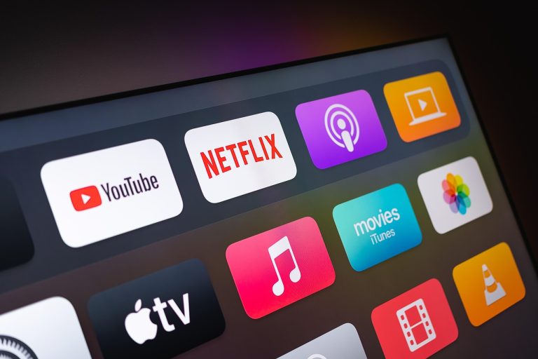 Salon connecté : bien préparer sa Smart TV et son réseau pour le streaming