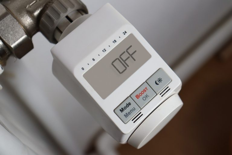 Thermostat_connecté_aux_vieux_radiateurs_:_économies_garanties_!